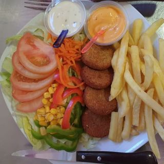 Combinado falafel (4 uds.), ensalada, arroz y 1 suplemento