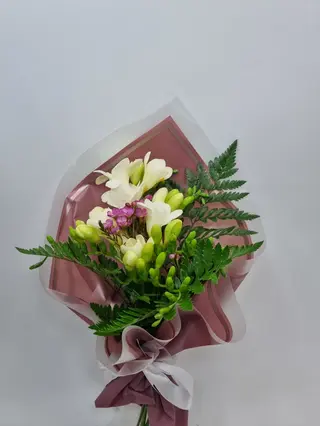 buchet 5 frezii albe75