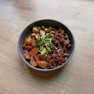 Боул із рваною телятиною (300г)