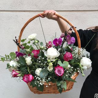 Cesta Premium Orquídea, Rosas, Peonias Y Verdes