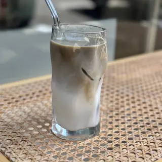 Iced Houjicha latte