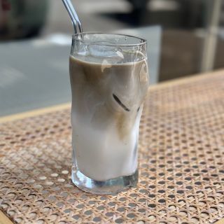 Iced Houjicha latte