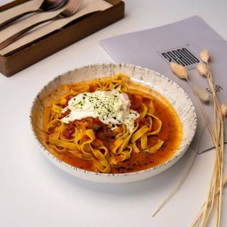 Фетучини "Арабьята" со страчателлой