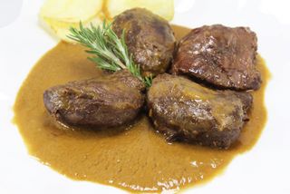 Carrilladas De Cerdo Al Vino Tinto con Almendras para 2 personas (6 und)