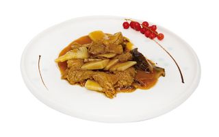 266. Manzo con funghi e bambu