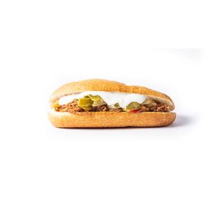 71. Carne mechada, cebolla, pimiento verde y mayonesa trufada