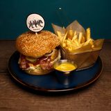 Бургер з беконом меню