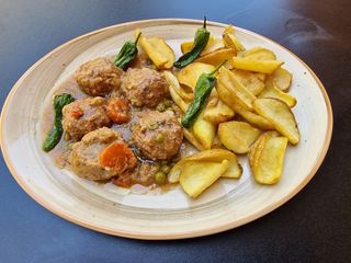 Albóndigas Con Patatas