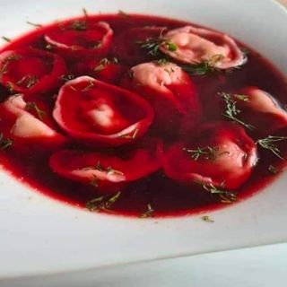 Barszcz czerwony z uszkami mięsnymi