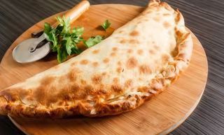 Calzone relleno ATÚN