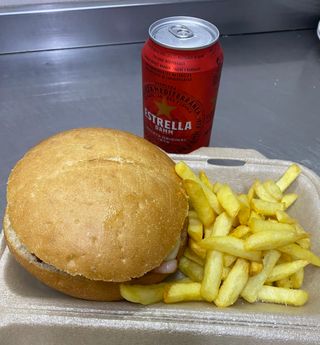 Hamburguesa Conisi + Patatas + Refresco o Cerveza