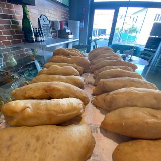 Panzerotto pistacchio, mortadella e mozzarella