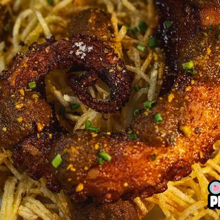 Pulpo frito al pesto rojo