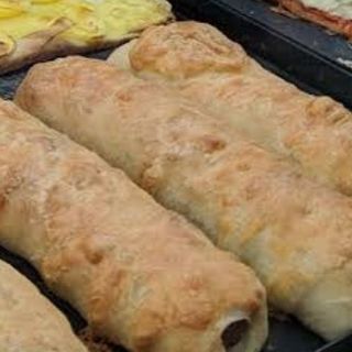 Calzone wurstel, mozzarella