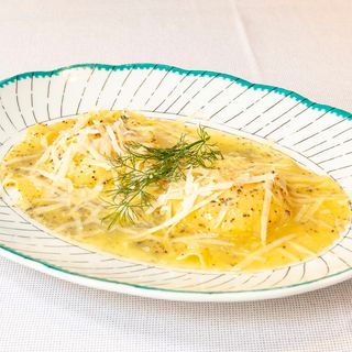 Raviolón De Parmesano, Yema De Huevo, Puerro Y Trufa Negra.