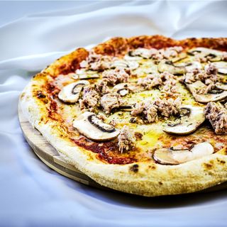 Pizza Clásica De Atún (33 Cm.)