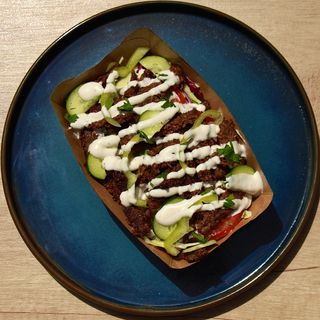 Картопля з м'ясом яловичини і овочами