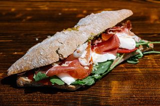 Италиански сандвич с прошуто