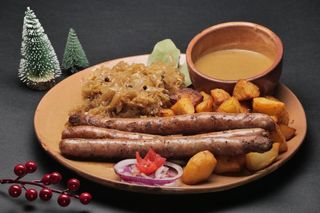 3 domaće roštiljke s dinstanim kiselim kupusom