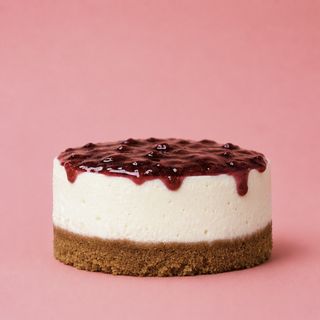 Cheesecake with berry sauce
