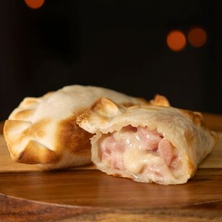 Empanada de Jamón y Queso
