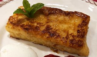 Torrija con caramelo (porción)