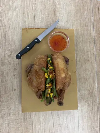 Fried whole chicken w / side dishes