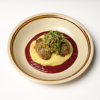 აფხაზურა მაყვლის სოუსით და თაშმიჯაბით