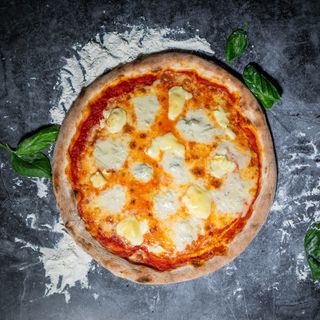 Pizza 4 Formaggi Tradizionale