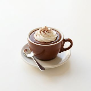 Chocolate Caliente Con Nata (8 Oz.)