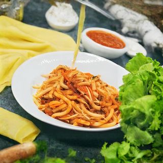 172. Spaghetti oriente con frutti di mare alla piastra