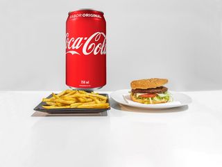 Menú Hamburguesa De Pollo Y Coca-Cola Sabor Original lata 330ml.