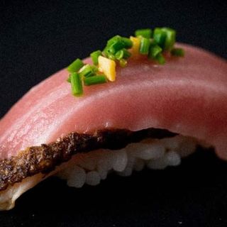 Smoked Bonito Nigiri // Nigiri de Bonito Ahumado