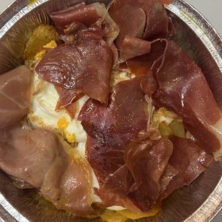 Ración De Huevos Rotos Con Jamón