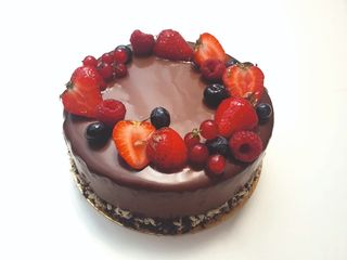 Tort Duochocolat cu fructe de padure - 1.3kg