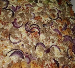 Focaccia fredda tonno, mozzarella e olive