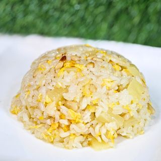 Riso con ananas e pinoli