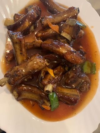 65. Свински ребра в сладко-кисел сос 700гр)