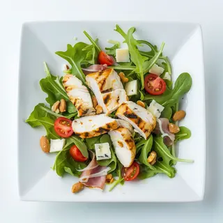 Ensalada De Pollo Y Queso Curado