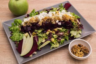 Salata sa kozijim sirom i cveklom