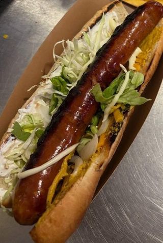 Sendvič sa kobasicom + Coca-Cola