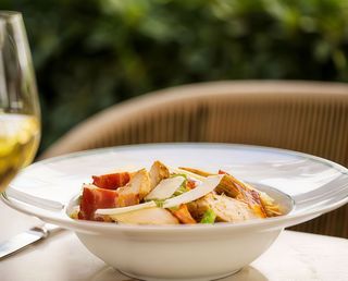 Salada Caesar de Frango