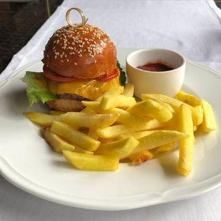 БУРГЕР З ТЕЛЯТИНОЮ