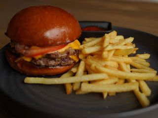 Чізбургер Бріош з беконом (300/100/40g)