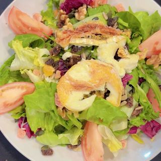 Ensalada De Queso De Cabra