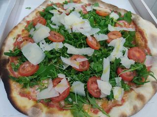 Margherita con Pomodorini Rucola e Grana