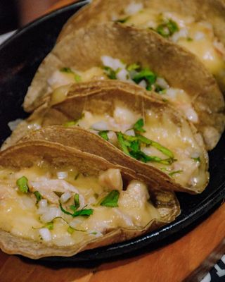 Taco De Pollo Con Queso (4 Uds.)