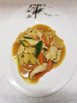 Maiale in salsa curry