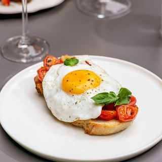 Tomato and sunny egg toast