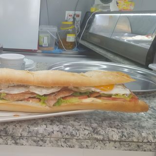 Bocadillo Chivito Entero (35 Cm.)